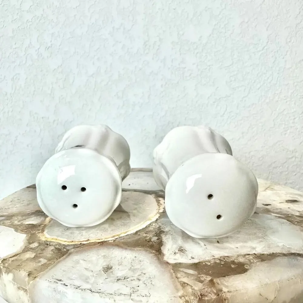 Vintage Oleg CaSalt and Pepper Shakers  White, Elegant, Classic-with Stoppers - Picture 6 of 6